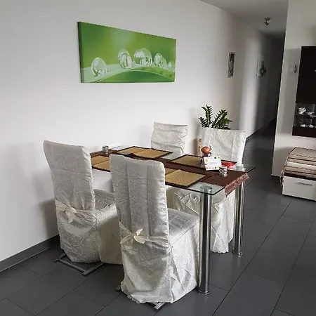 Apartment Brissago: 3.5 Zi-wohnung An Extrem Ruhiger Lage Mit Fantastischem Ausblick *